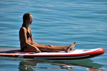 Mädchen beim SUP
