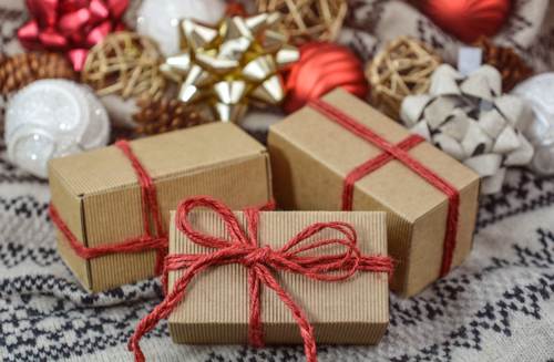 Geschenke zu Weihnachten (c) Pixabay